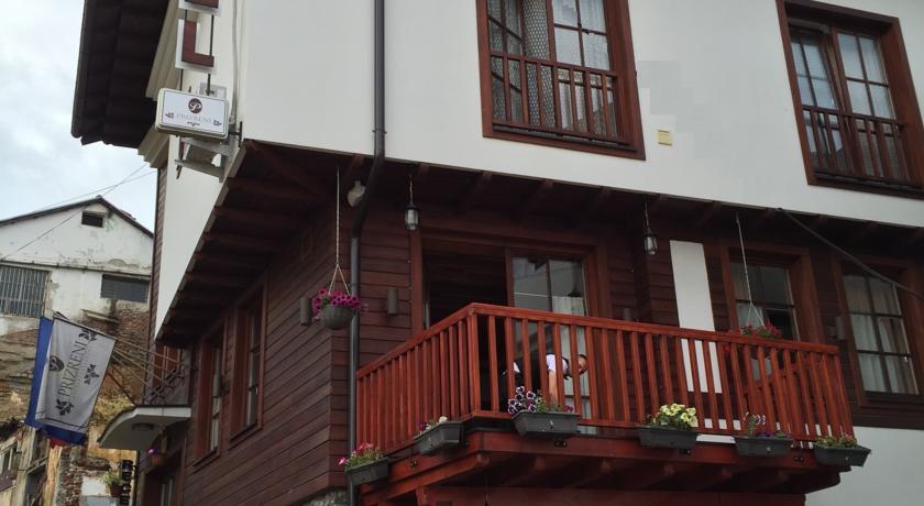 Hotel Prizreni Luaran gambar