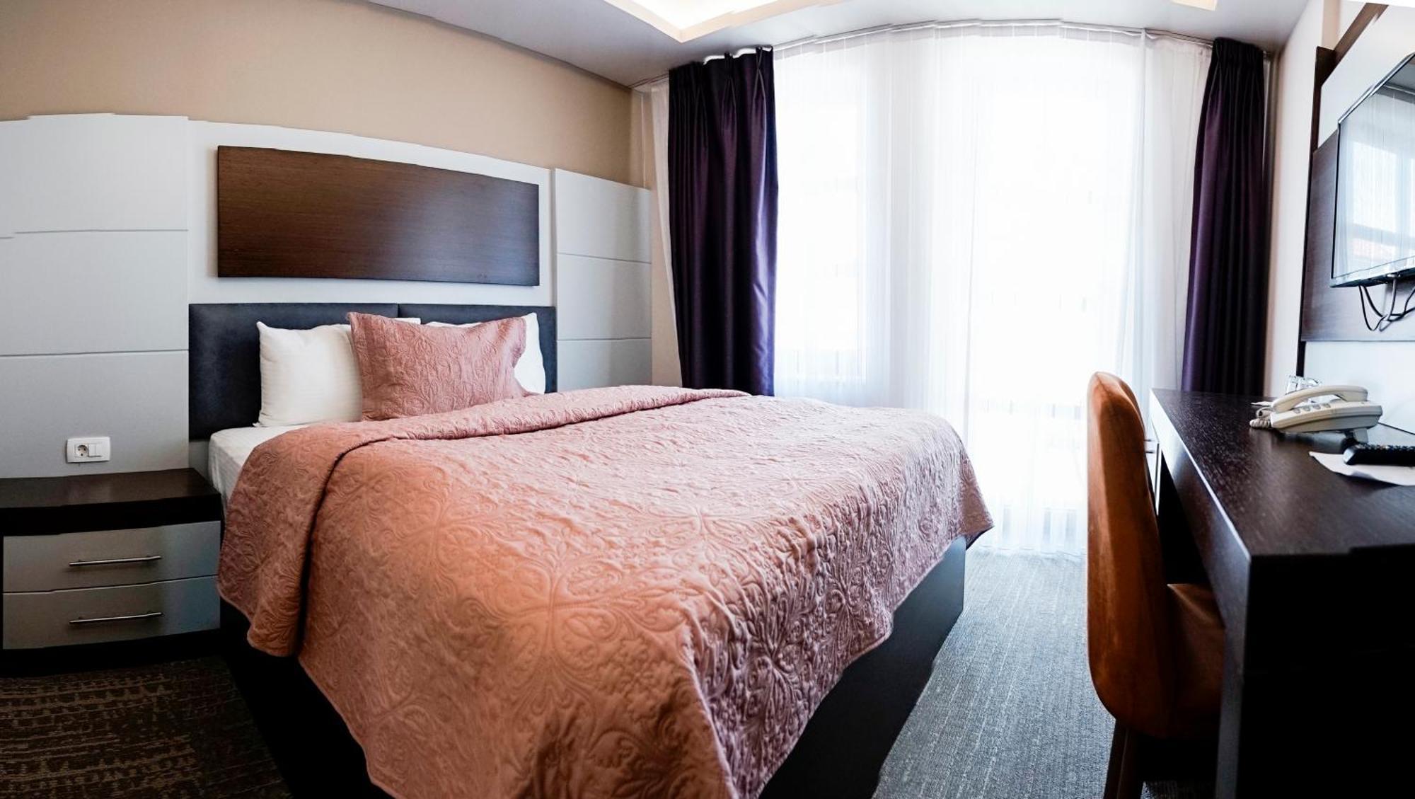 Hotel Prizreni Luaran gambar