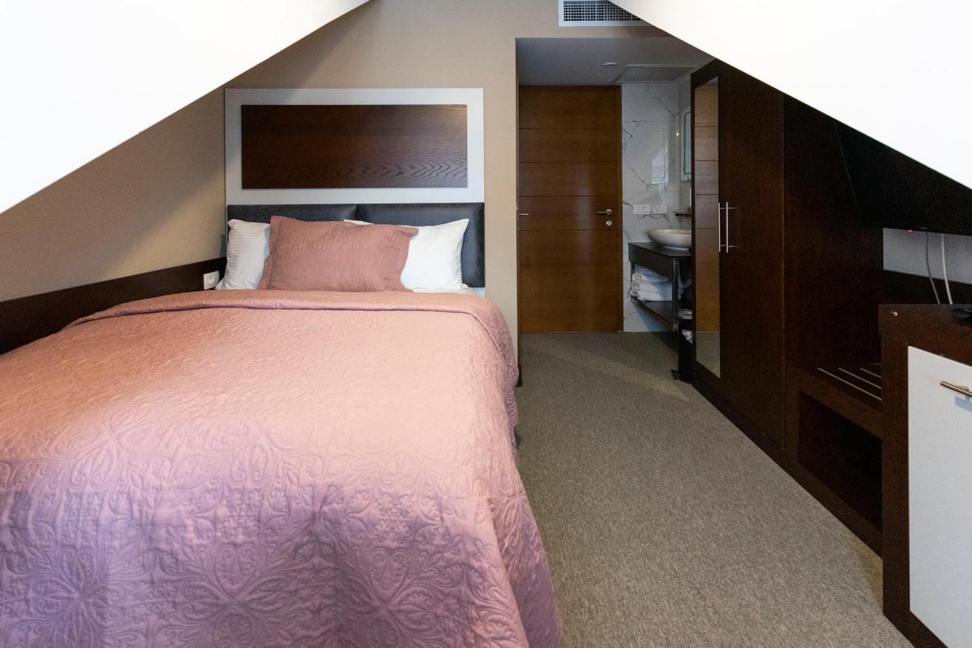 Hotel Prizreni Luaran gambar