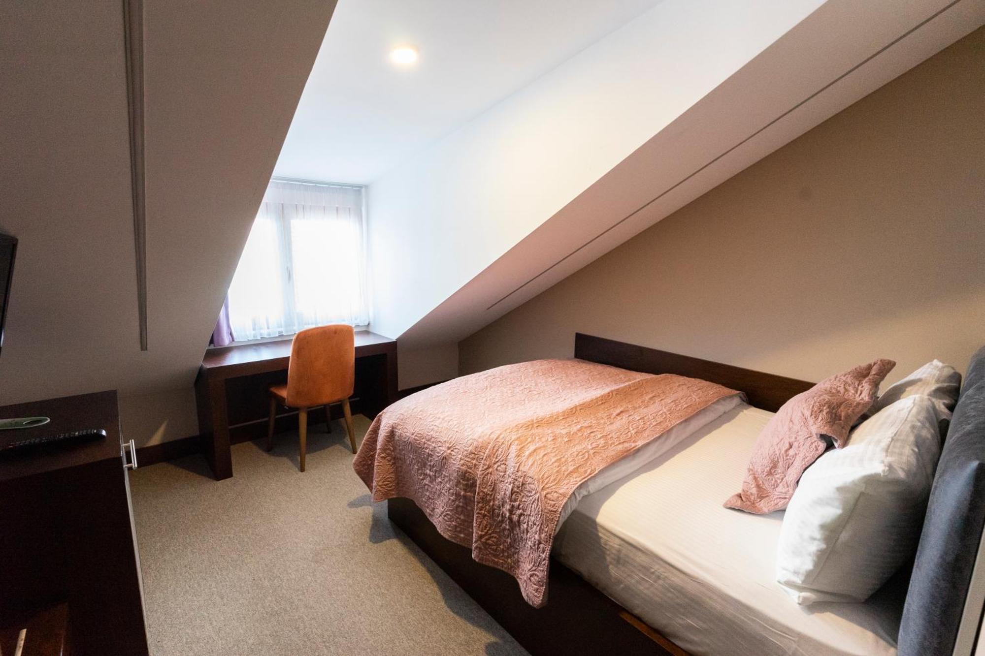 Hotel Prizreni Luaran gambar