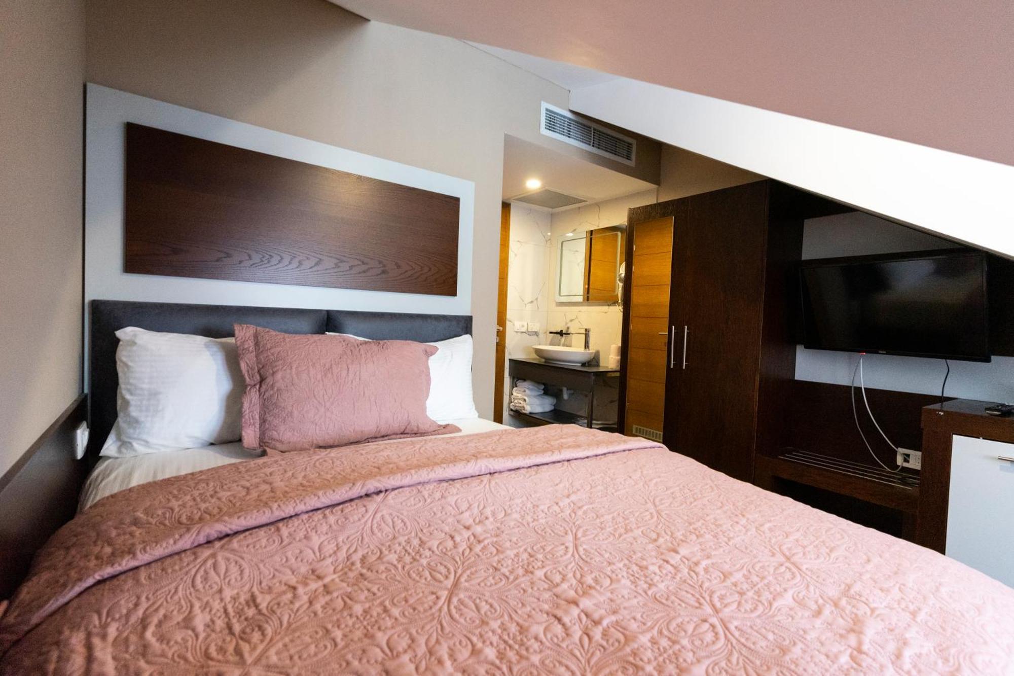 Hotel Prizreni Luaran gambar