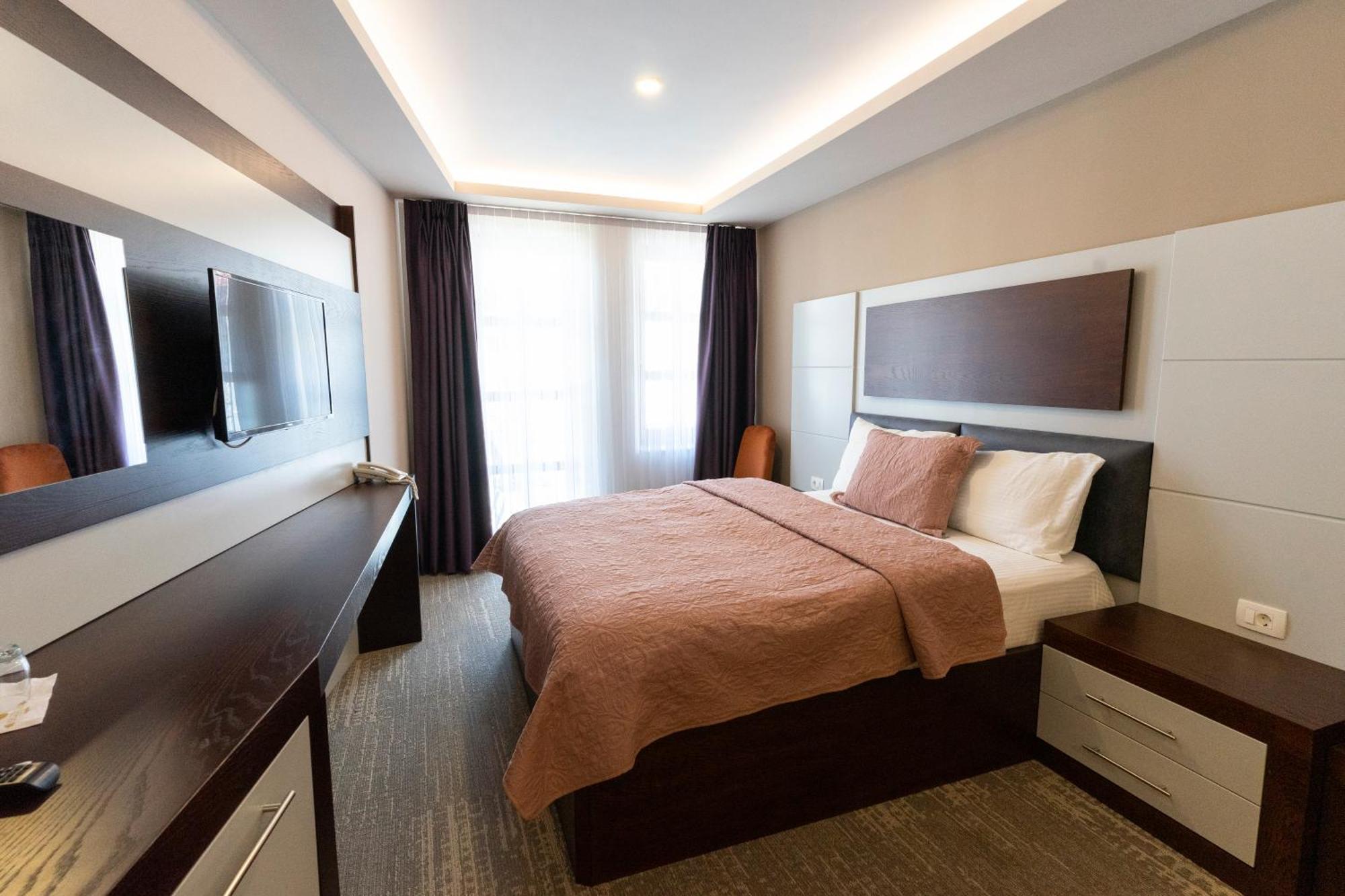 Hotel Prizreni Luaran gambar