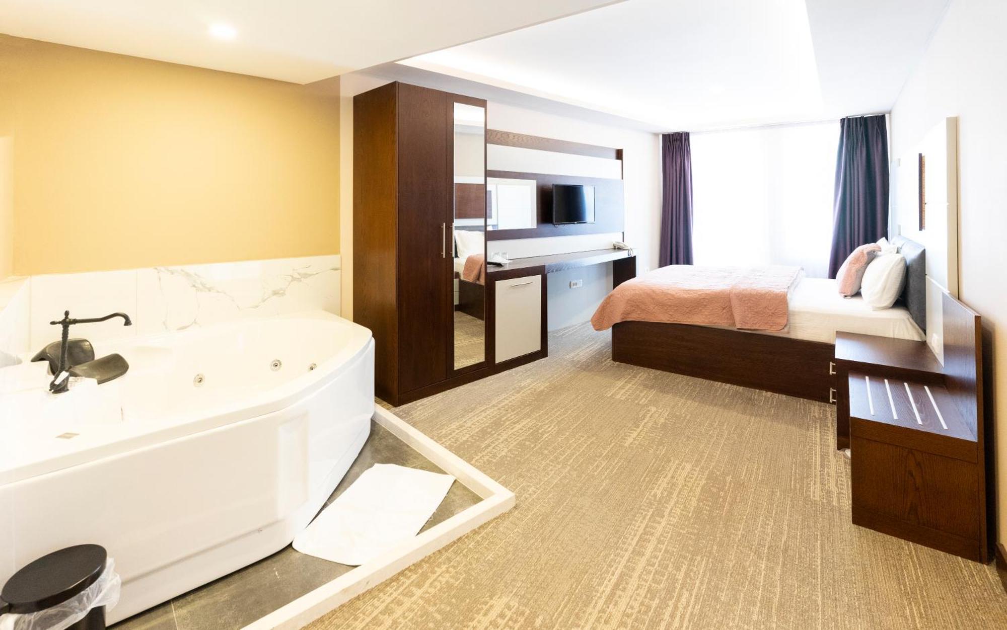 Hotel Prizreni Luaran gambar