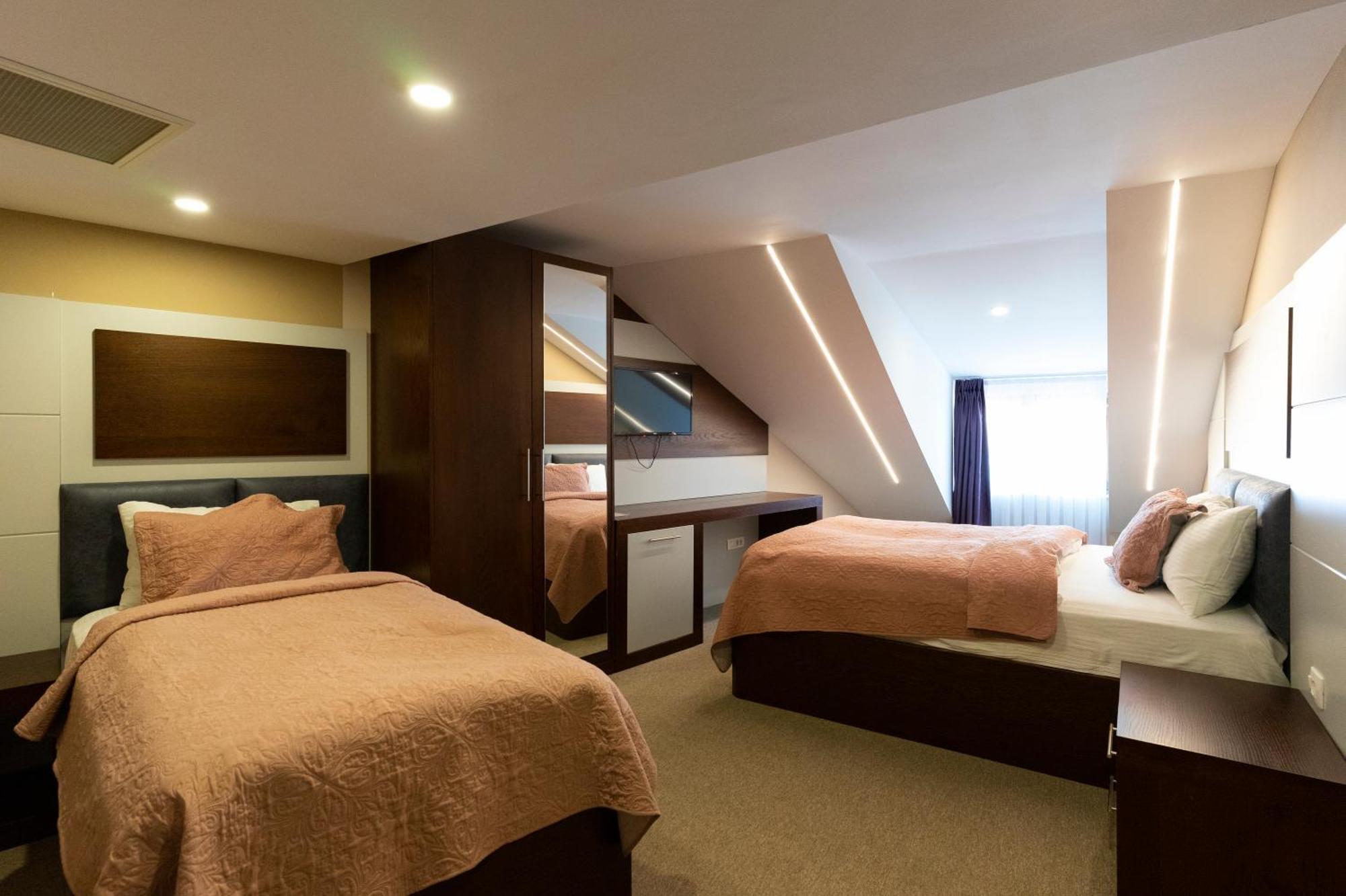 Hotel Prizreni Luaran gambar