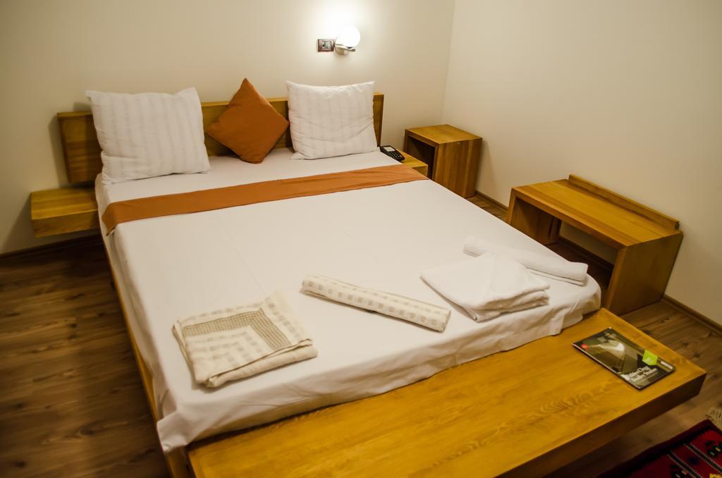 Hotel Prizreni Luaran gambar