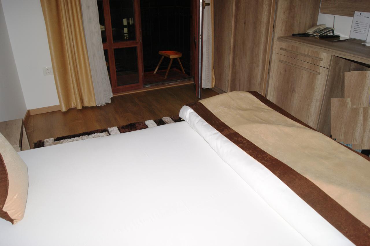 Hotel Prizreni Luaran gambar