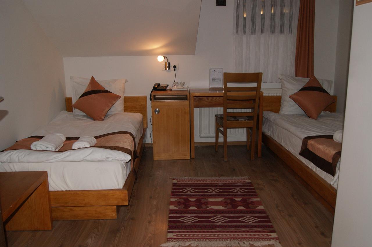 Hotel Prizreni Luaran gambar