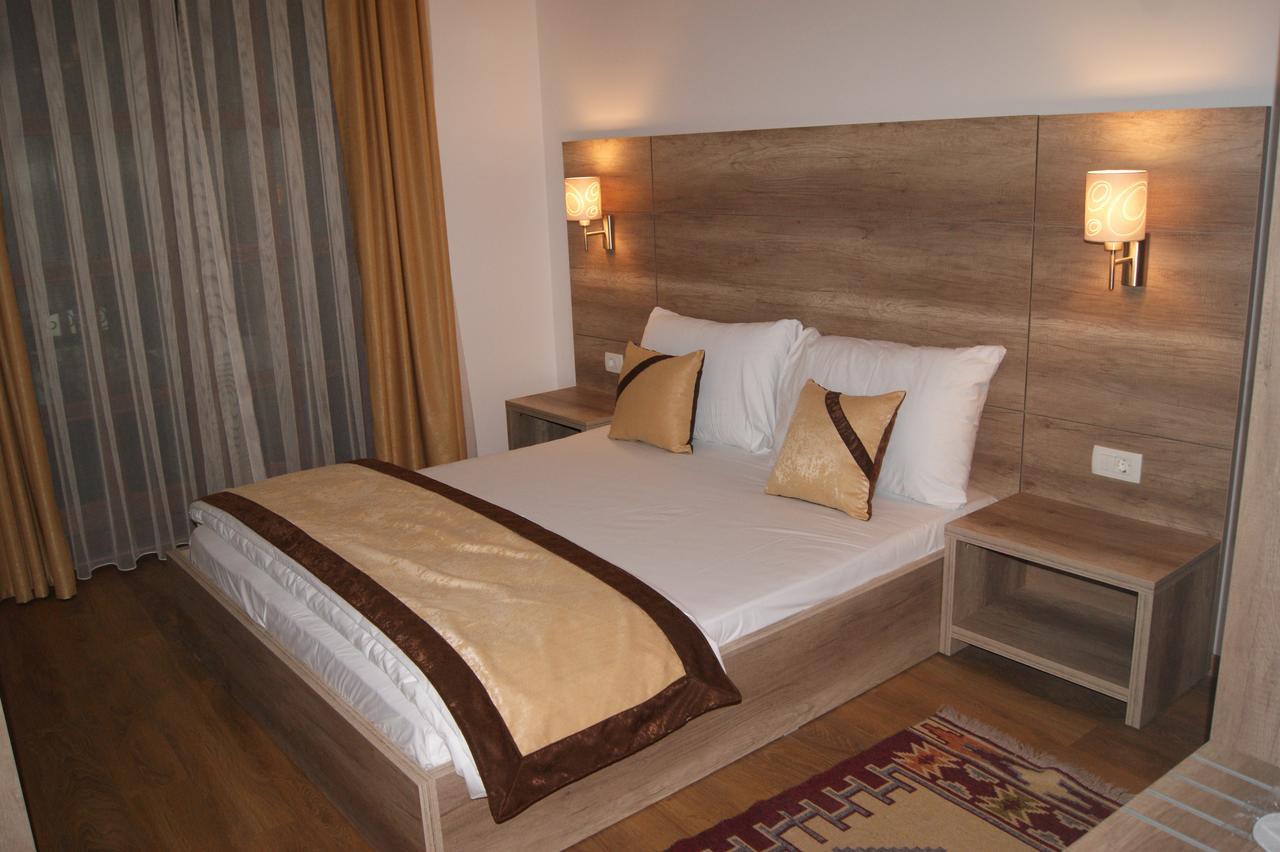 Hotel Prizreni Luaran gambar