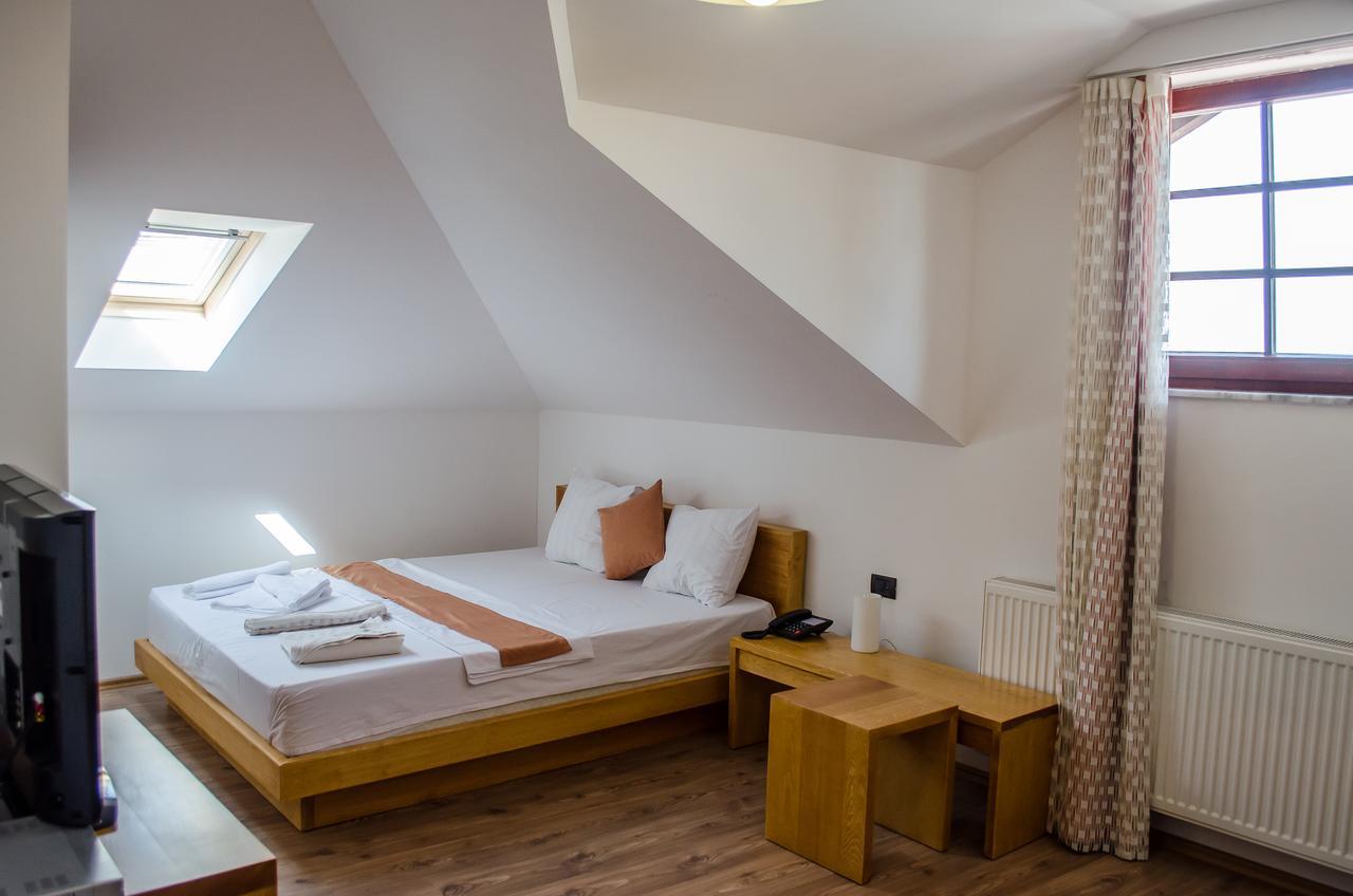 Hotel Prizreni Luaran gambar