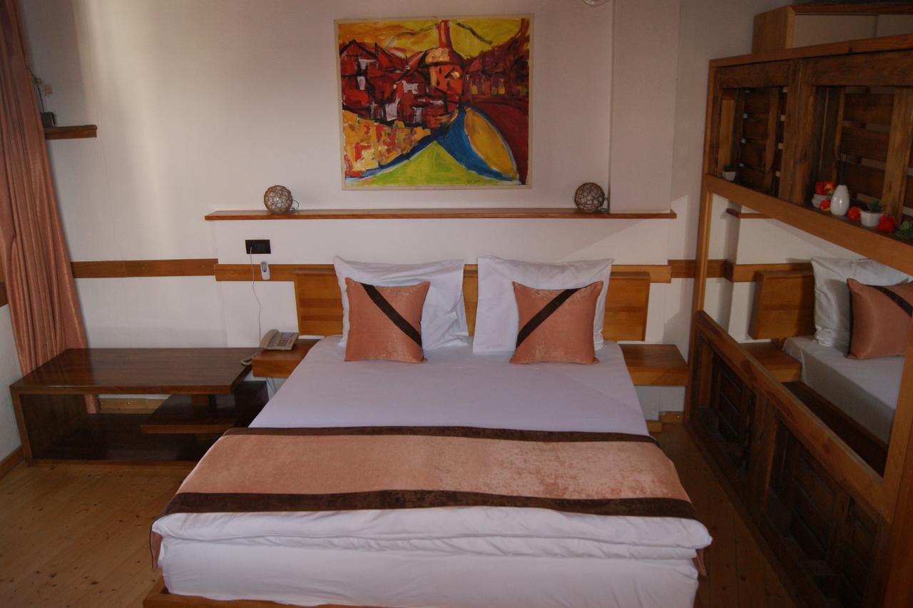 Hotel Prizreni Luaran gambar