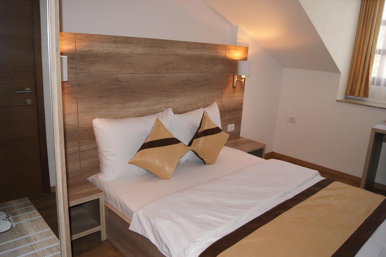 Hotel Prizreni Luaran gambar