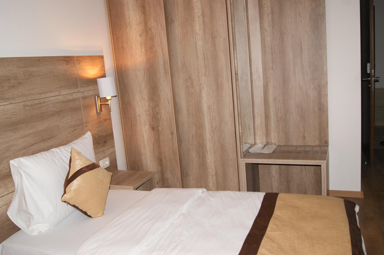 Hotel Prizreni Luaran gambar