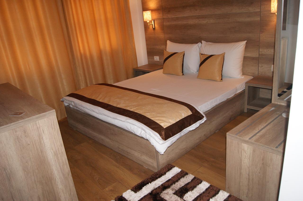 Hotel Prizreni Luaran gambar